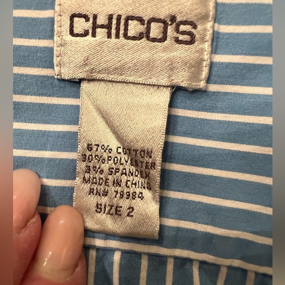 CHICO’S FITTED STRETCH 3/4 LENGTH SLEEVE BLOUSE. BLUE & WHITE. SIZE 2 - Picture 2 of 6